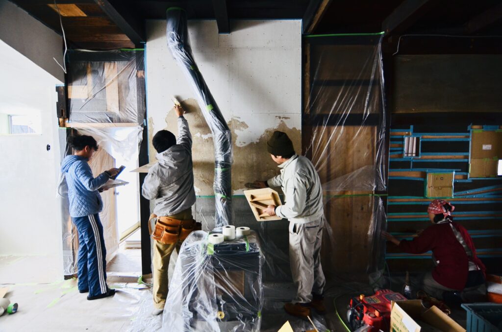 古民家DIYリノベーションのお手伝い✊漆喰で壁や天井を塗ろう！