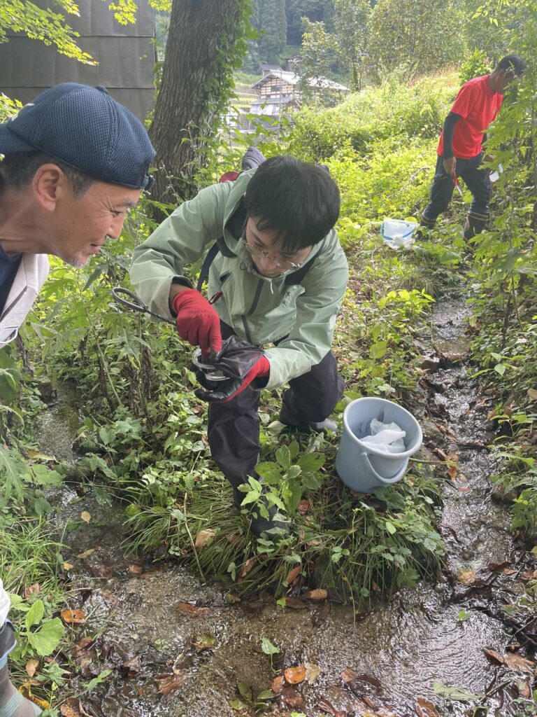 種蔵ビオトープづくりVol.3！生き物観察、水質調査のお手伝いを行いました！