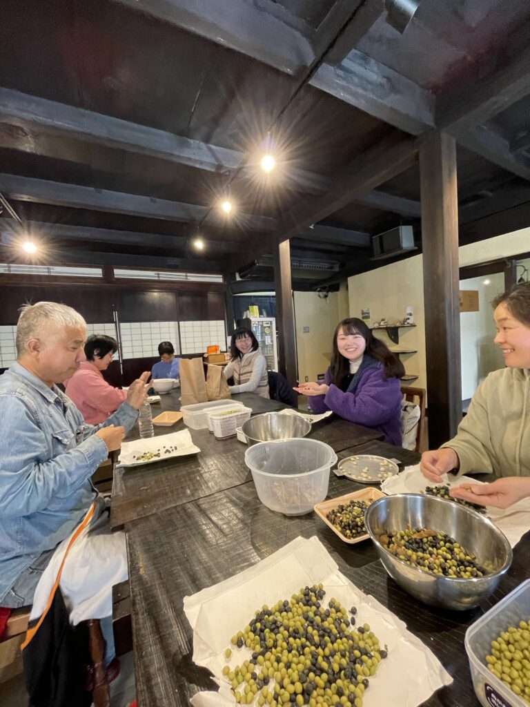 飛騨古川でソヤ畦畑の自然栽培『乾燥大豆の選別』をしてみよう！