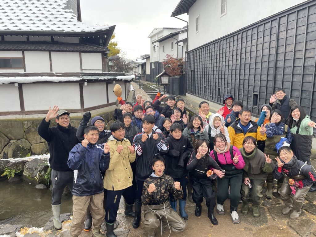 毎年恒例！人気ヒダスケ！幻想的な雪の中で鯉のお引越しをしました🙌