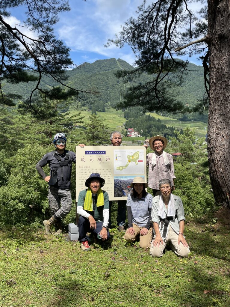 飛騨のニッチな山城！神岡政元城跡の登山道の草刈り整備をしてみよう！