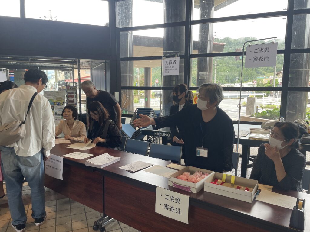 美術館の裏側に潜入！『飛騨市美術展準備・運営サポート』芸術の世界を体感してみよう！