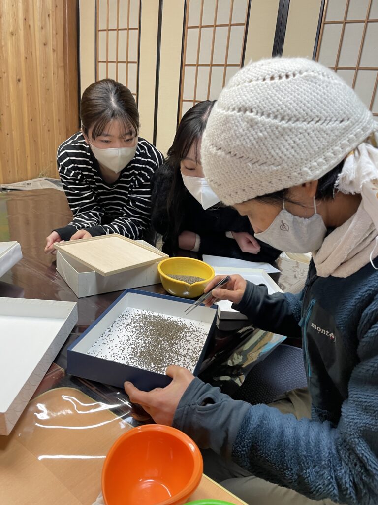 飛騨河合でよしざねさんと一緒に『エゴマ選別』をしよう！