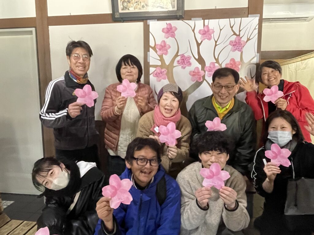 飛騨古川駅の跨線橋清掃＆地元の高校生お祝い掲示物の飾り付けヒダスケ！を行いました🌸