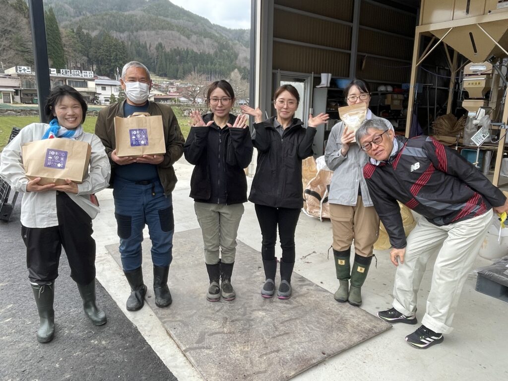 みつわ農園でひ田すけ！800枚以上の種苗パレット並べのお手伝い！