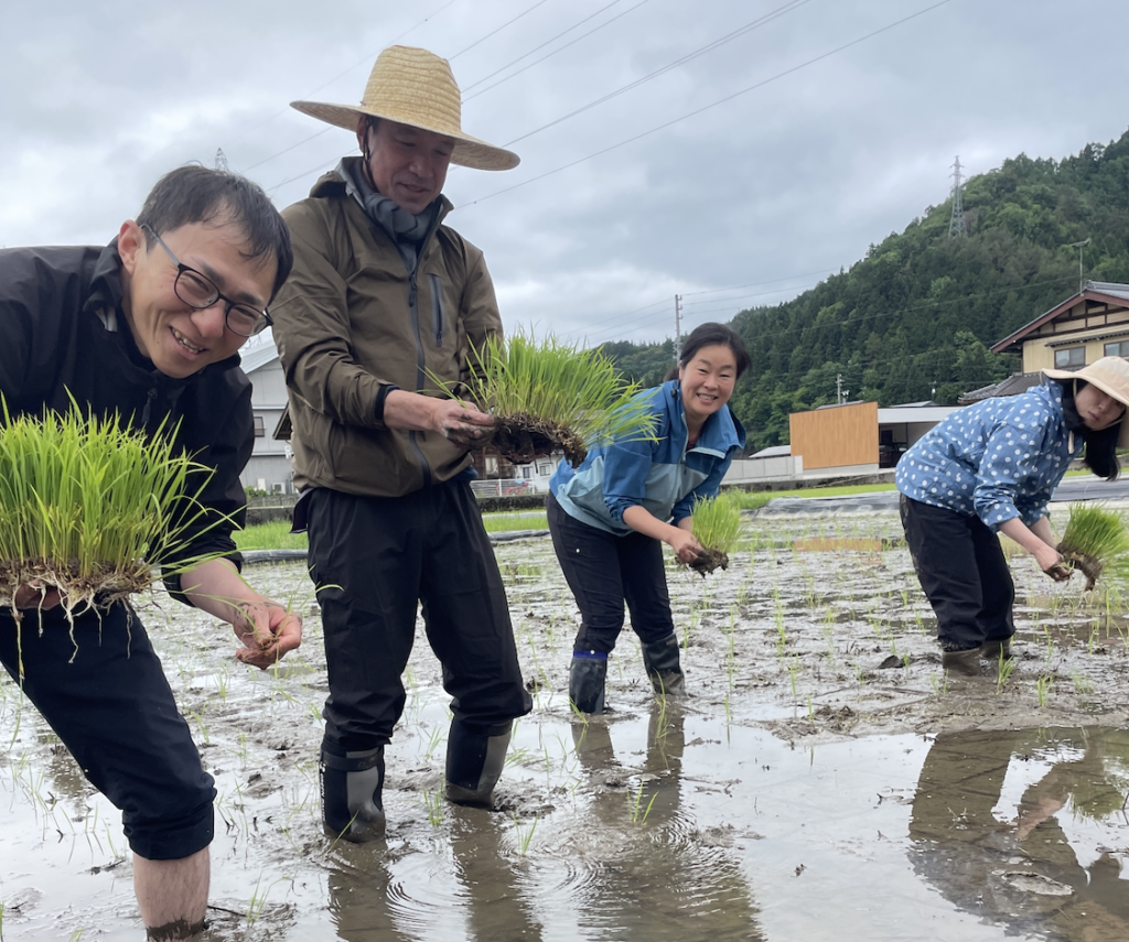 『いっちゃん家の田んぼで手植え』のお手伝い！