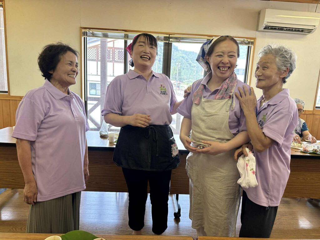 お酒の味方！かわい野草茶研究グループの皆さんとクズの花摘みをしよう！